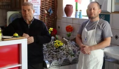 Bu dükkanın içinde yatır var! Pide yemeye gelen donup kalıyor