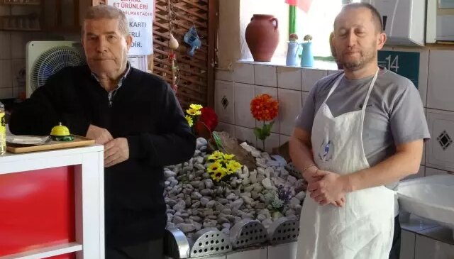 Bu dükkanın içinde yatır var! Pide yemeye gelen donup kalıyor