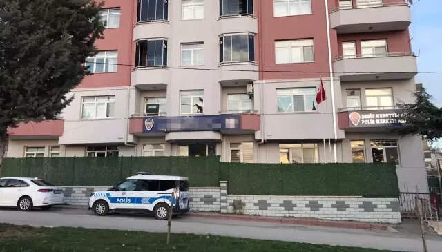 Polis memuru kendi silahıyla intihar etti