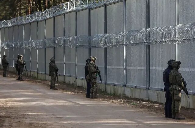 Polonya, Belarus sınırına ikinci bir bariyer daha inşa edecek