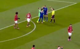 Premier Lig’de şok olay: Takım arkadaşını tokatladı