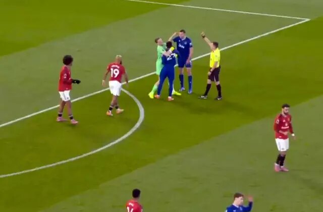 Premier Lig’de şok olay: Takım arkadaşını tokatladı