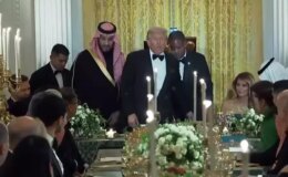 Beyaz Saray’da Ronaldo’ya sevgilisi eşlik etti: Tercih ettiği elbise göz kamaştırdı