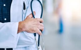 Sağlık Bakanlığı’ndan sosyal medya doktorlarına ayar! Suç duyurusunda bulunulacak