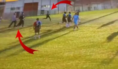 Sahaya giren taraftarlar rakip futbolculara saldırmaya kalktı, maç tatil edildi