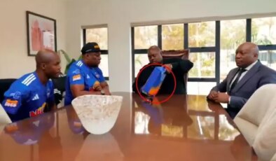 Şampiyon olan futbolculara tam 250.000 dolar verdi