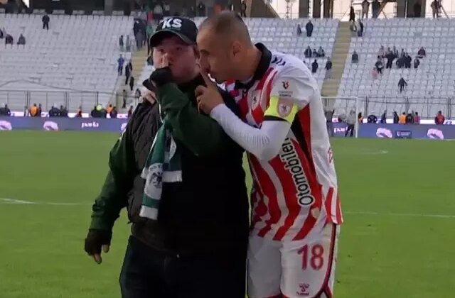 Samsunspor’un kaptanı Zeki Yavru’dan alkışlanacak hareket