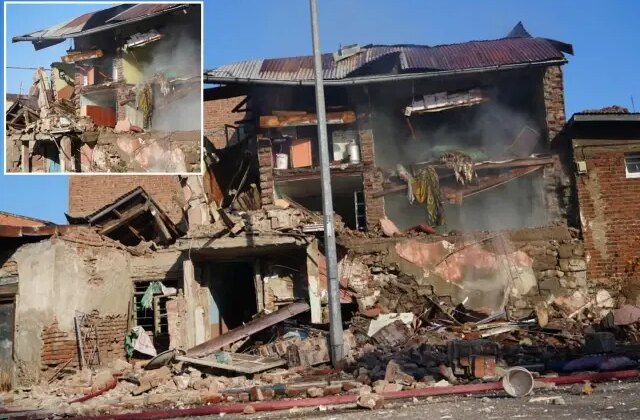 Şehir diken üstünde! Doğal gaz patlaması sonucu 2 ev çöktü