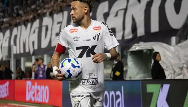 Sezonu kapattı denilen Neymar maça çıktı, rakiplerini sahadan sildi