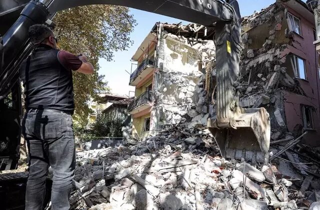 Sındırgı’da 17 bin artçı deprem sonrası uzman psikologdan toplumsal travma uyarısı