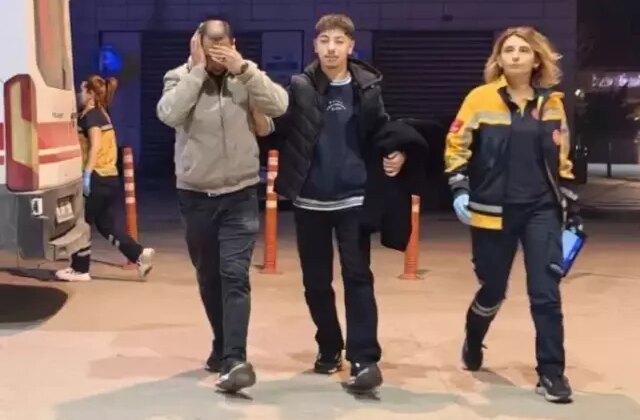 Şişede durduğu gibi durmadı, düştü, kulağı koptu