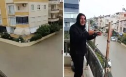 Sokaklar göle döndü ama o balkondan olta attı