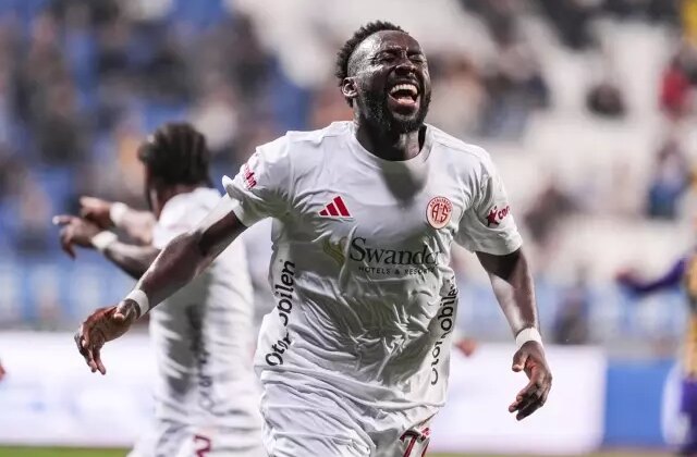 Süper Lig’de bugün oynanan 3 maçta yalnızca 2 gol atıldı