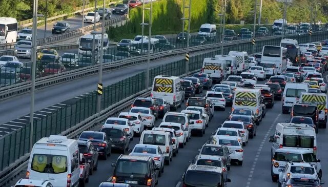 Süre sona erdi! 1 milyon 800 bin kişinin ehliyeti geçerliliğini yitirdi