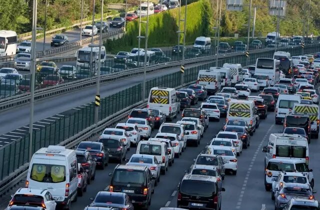 Süre sona erdi! 1 milyon 800 bin kişinin ehliyeti geçerliliğini yitirdi 1 Süre sona erdi! 1 milyon 800 bin kişinin ehliyeti geçerliliğini yitirdi