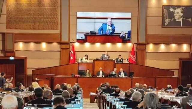 Tansiyon bir anda yükseldi! İBB Meclisi’nde “iddianame” gerginliği