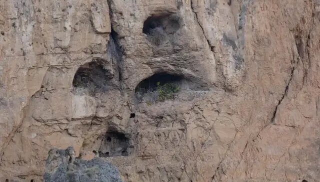 Tarihi mağaradan gelen esrarengiz sesler tedirgin ediyor