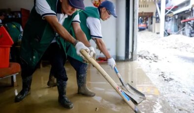 Tayfun dehşeti: Nehirler taştı, araçlar sulara kapıldı