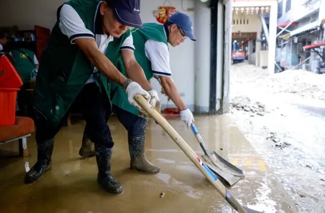 Tayfun dehşeti: Nehirler taştı, araçlar sulara kapıldı