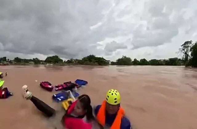 Tayland’da kurtarma botu alabora oldu: Mürettebat tesadüfen kurtuldu