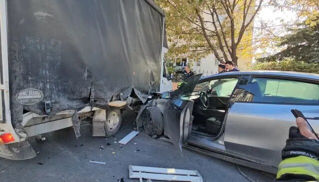 Tesla ile hız denerken aracı perte çıkardı