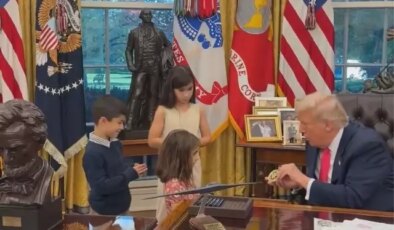 Trump’tan Oval Ofis’te çocuklara cömert hediyeler