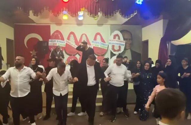 Türkiye 20 şehidine ağlarken belediye başkanı halaya durdu