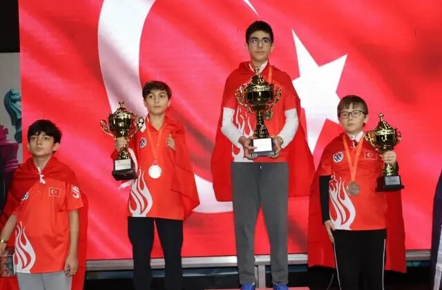 Türkiye’den satrançta tarihi başarı