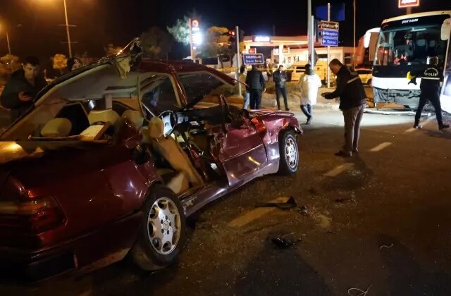 Nevşehir’de turistleri taşıyan otobüs ile otomobil çarpıştı: 2 ölü, 3 yaralı
