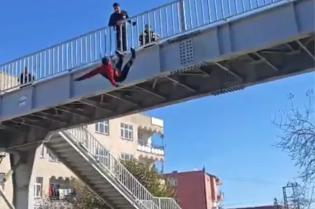 ustgecitte tehlikeli anlar intihar girisimi 19265146 2197 o