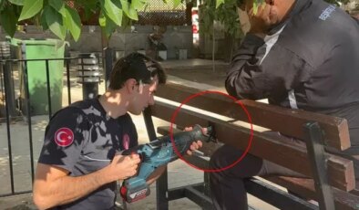 Uyurken bacağı banka sıkışan adamı itfaiye kurtardı