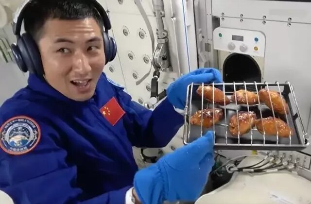 Uzayda ilk kez ızgara pişirdiler