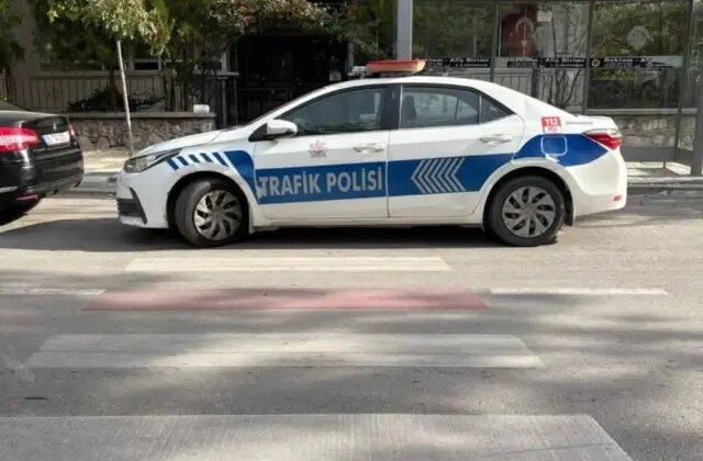 Emniyet müdürü affetmedi! Ekip otosuna alında ceza kestirdi