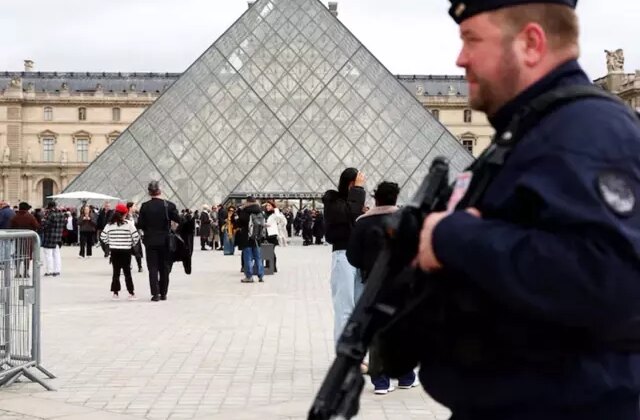 Hırsızlar itiraf etti! Louvre soygununda Rusya’nın parmağı mı var?