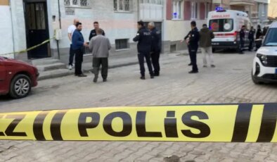 Yaşlı kadın evinde ölü bulundu! Özel gereksinimli oğlu emniyete götürüldü