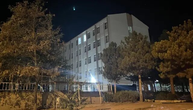 Yatılı okulda pasta yiyen öğrenciler zehirlenme şüphesiyle hastaneye kaldırıldı