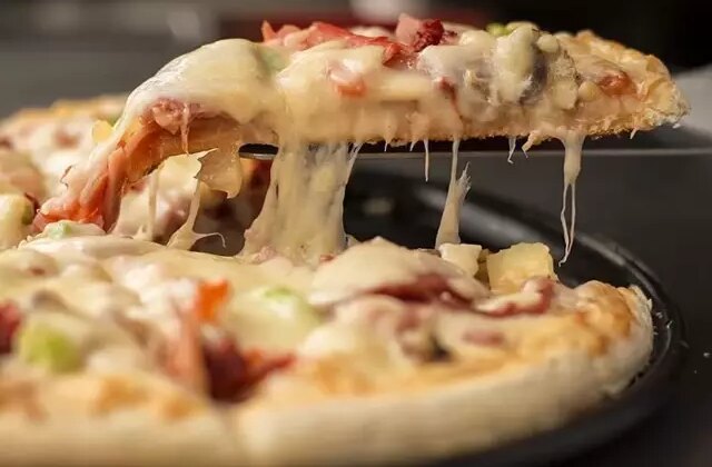 Yediği pizza canından etti! 3 kişi hastanede yaşam mücadelesi veriyor