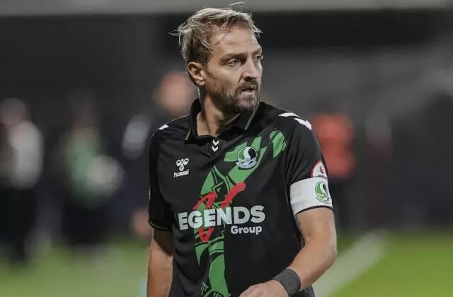 Yine Caner Erkin yine olay! Bakın bu kez neden kırmızı kart gördü