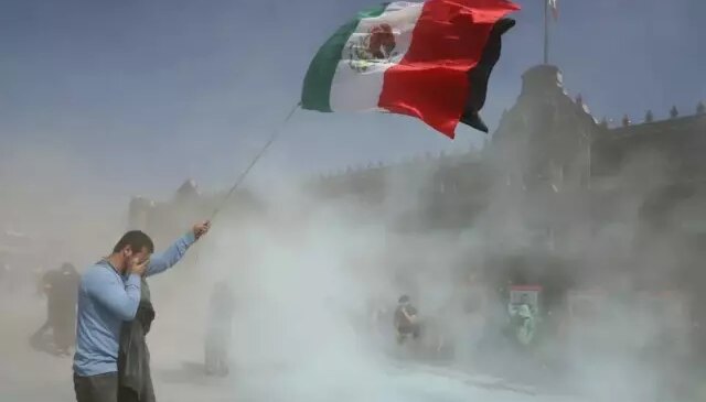 Z kuşağı Meksiko’da hükümete karşı sokaklarda