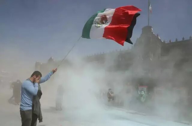 Z kuşağı Meksiko’da hükümete karşı sokaklarda