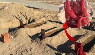 Yürekleri yakan görüntü! Mezar taşına sardılar