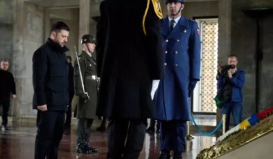 Anıtkabir’i ziyaret eden Zelenskiy Cumhurbaşkanı Erdoğan ile görüşecek