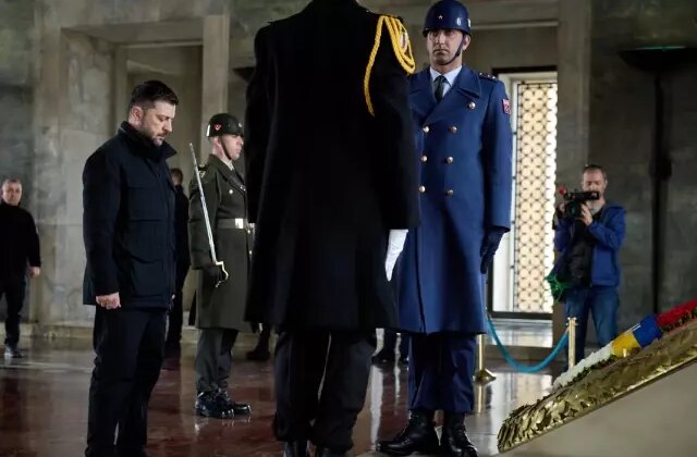 Anıtkabir’i ziyaret eden Zelenskiy Cumhurbaşkanı Erdoğan ile görüşecek