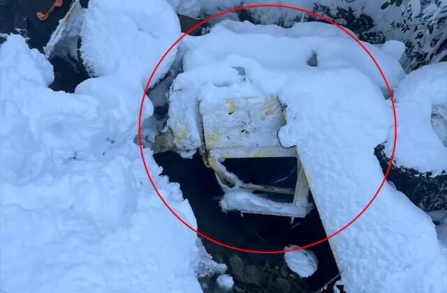 Uçuruma yuvarlanan araçta 2 belediye meclis üyesinin cansız bedeni bulundu