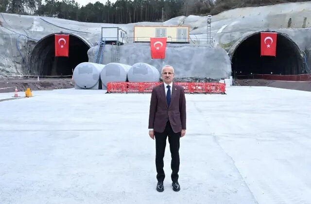 35 dakikalık yol 5 dakikaya iniyor! Bakan Uraloğlu bitiş tarihini açıkladı
