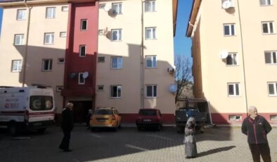 Çilingir yardımıyla açılan kapının ardından ceset çıktı