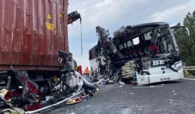 7 kişinin öldüğü otobüs kazası nasıl oldu? Vali kahreden detayı açıkladı