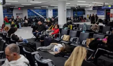ABD’yi sarsan fırtınalar tatil dönüşlerini kabusa çevirdi: Binlerce uçuş iptal