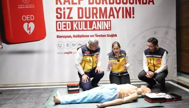Acil müdahalede yeni dönem: Havaalanları ve AVM’lere otomatik şok cihazı geliyor
