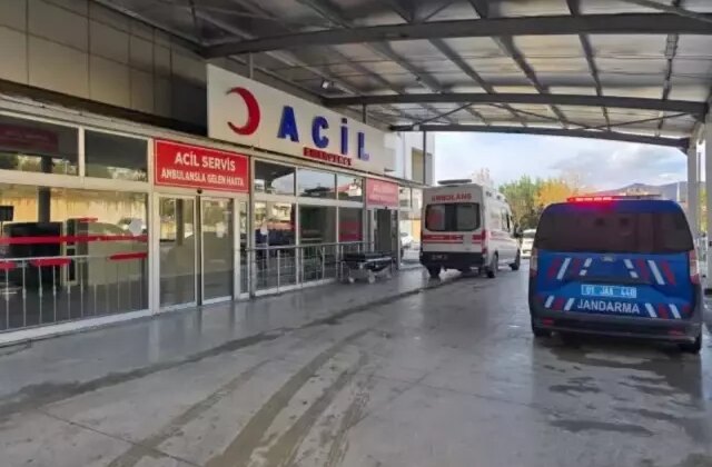 Aile içi dehşet! Ablasıyla tartışan babasını bıçakladı